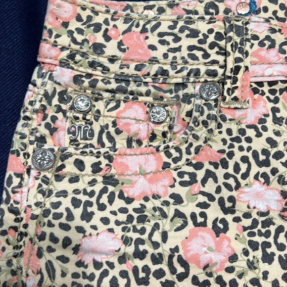 Floral/Leopard Print Miss Me Shorts - Picture 4 of 10